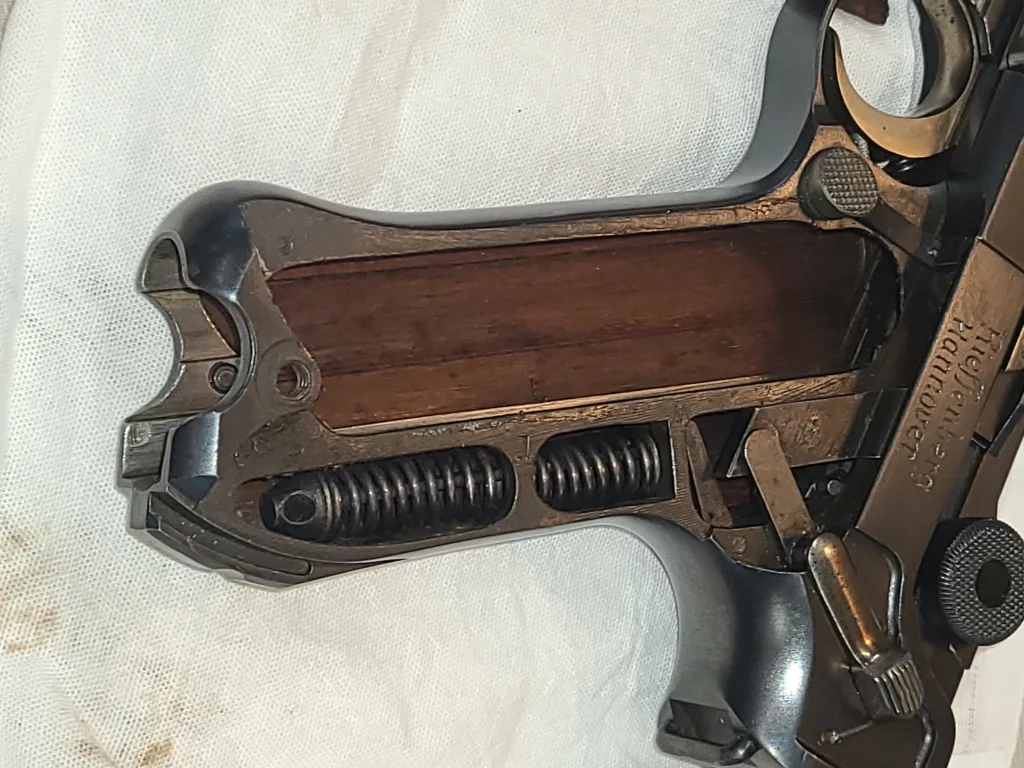 1915 DWM Luger Internals